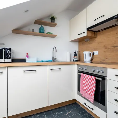 65m2 Near Vienna - Up To 6 Guests - Self Check-in - Free Parking