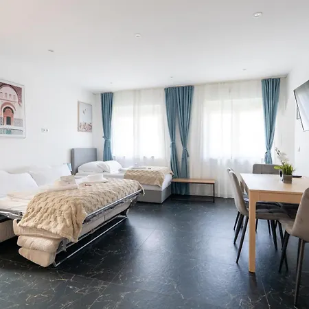 65m2 Near Vienna - Up To 6 Guests - Self Check-in - Free Parking Apartman *