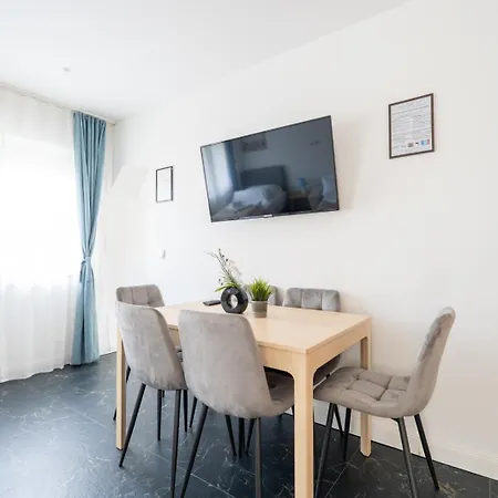 Apartment 65m2 Near Vienna - Up To 6 Guests - Self Check-in - Free Parking