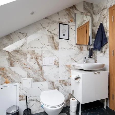 65m2 Near Vienna - Up To 6 Guests - Self Check-in - Free Parking *